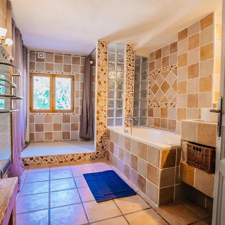Charmante Maison Climatisee Avec Cour Ombragee * Dions