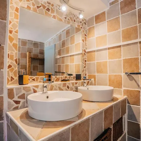 Tatil Evi Charmante Maison Climatisee Avec Cour Ombragee