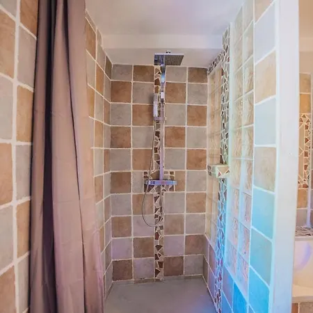 Charmante Maison Climatisee Avec Cour Ombragee Tatil Evi Dions