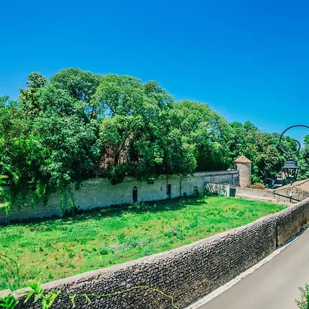 Charmante Maison Climatisee Avec Cour Ombragee
